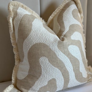 Luxury Boucle Natural Pattern Herringbone High Quality Modern Handmade Cushion Cover With Cream Fringe