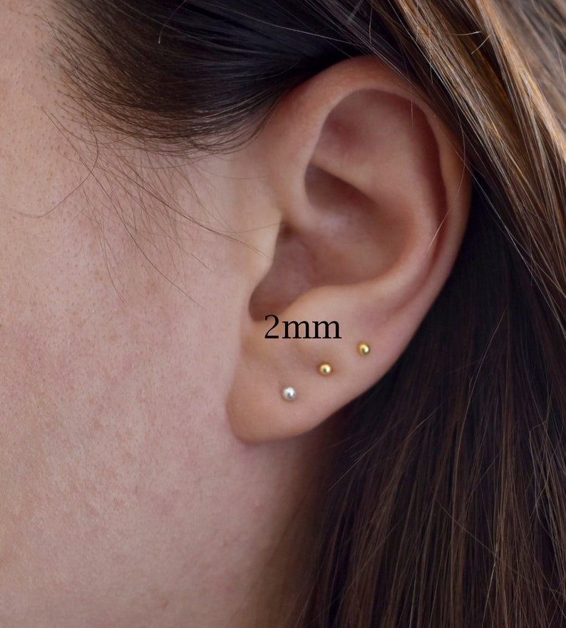 Pendientes diminutos, pendientes de bolas de plata de ley, pendientes chapados en oro de 14K, pendientes delicados, pendientes de puntos, pendientes de 2 mm y 3 mm, plata de ley sólida imagen 6