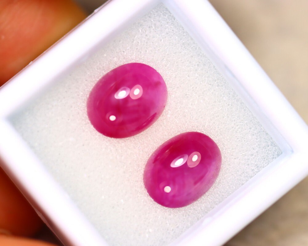 Rubis Cabochon De Madagascar Traité - 1,27 Ct, Ovale, Translucide, Remplissage Verre, Neuf Sans Boîte