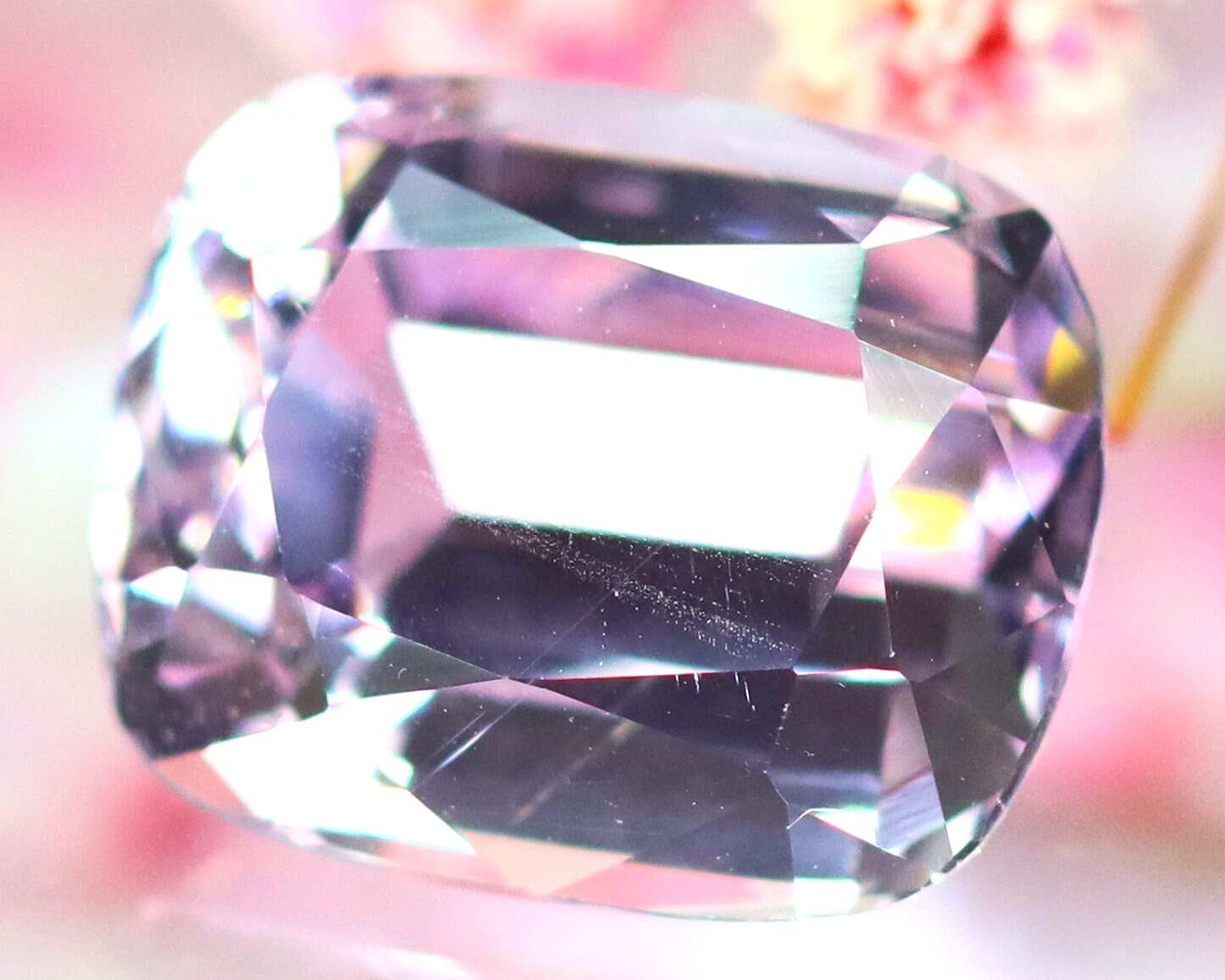 ピンク クンツァイト 7.26 カラット 天然 パキスタン 紫がかったピンク