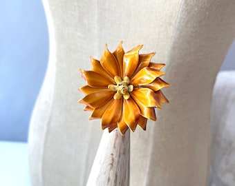 Broche retro de esmalte naranja y amarillo mostaza estilo mod de los años 60, Flower Power, alfiler pintado