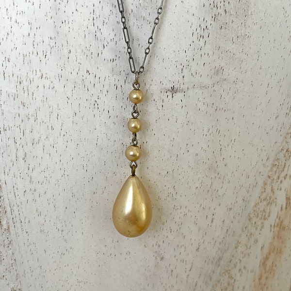 Vintage Delicate Faux Pearl Teardrop Necklace 1920s