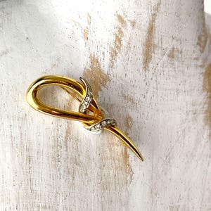 Vintage 1940s Swoop Rhinestone Gold Tone Brooch