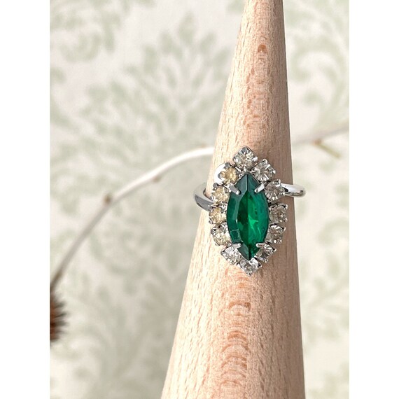 Super Pretty Vintage Emerald Green Marquise Rhine… - image 4