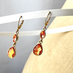 Pendientes colgantes vintage Napier con cristales naranjas y baño de oro.