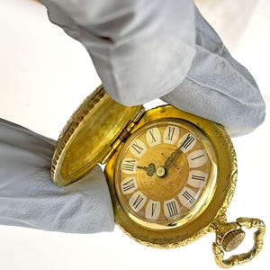 Pretty Vintage Bucherer Gold Tone Small Pendant Pocket Watch 17 Jewels