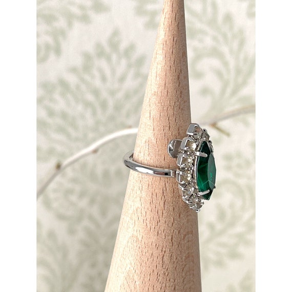 Super Pretty Vintage Emerald Green Marquise Rhine… - image 3