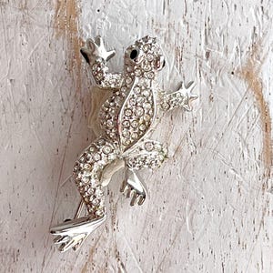 Adorable Vintage Silver Frog Brooch Pin Rhinestone