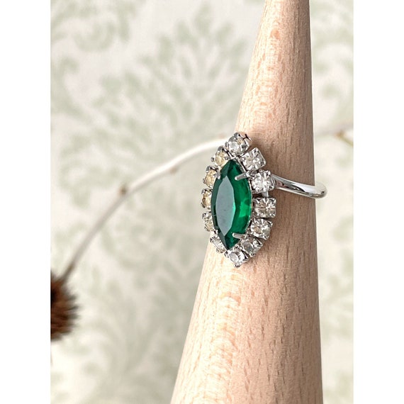 Super Pretty Vintage Emerald Green Marquise Rhine… - image 1