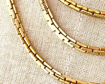 Colar Vintage Monet com Corrente de Cinco Fios Banhada a Ouro Triplo – Joias de Meados do Século XX