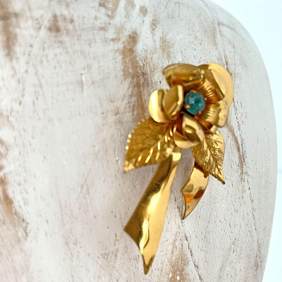 Vintage 1940s Coro Hand Brooch