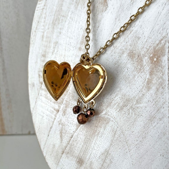 Vintage Ornate Gold Tone 1960s Heart Locket Neckl… - image 5