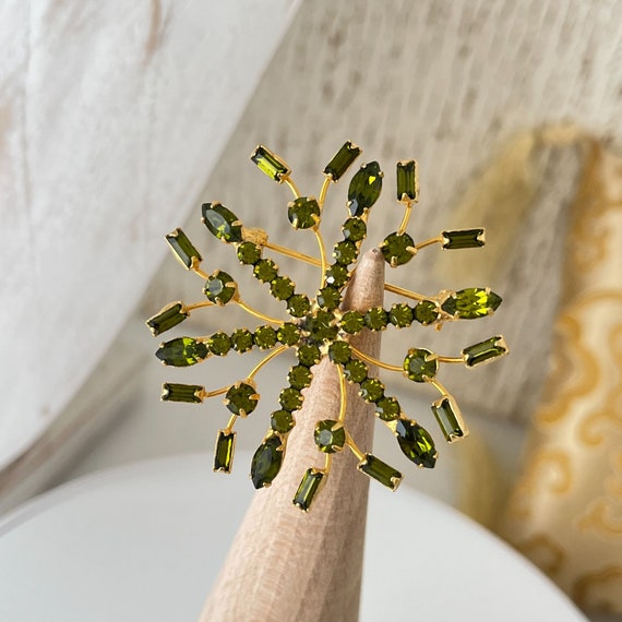 Delicate Large Vintage Green 1950s Rhinestone Sno… - image 1