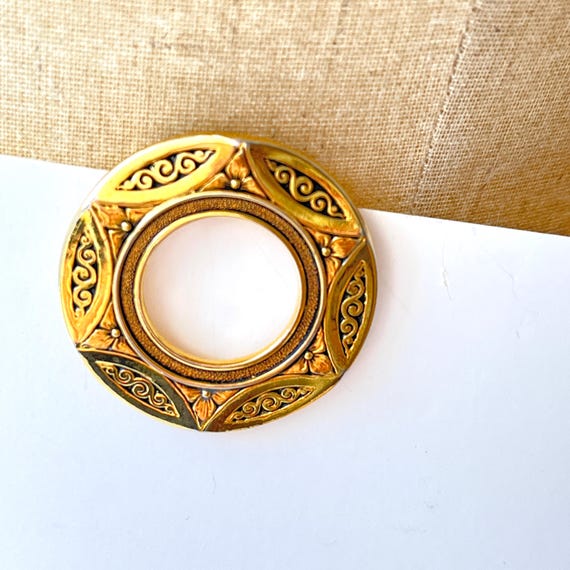 Vintage Ornate Damascene Style Circle Wreath Dress Clip by Liebe
