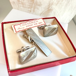 Vintage Chessman Ornate Silver Tone Cufflink Tie Clip Set 1950s 1960s Original Box