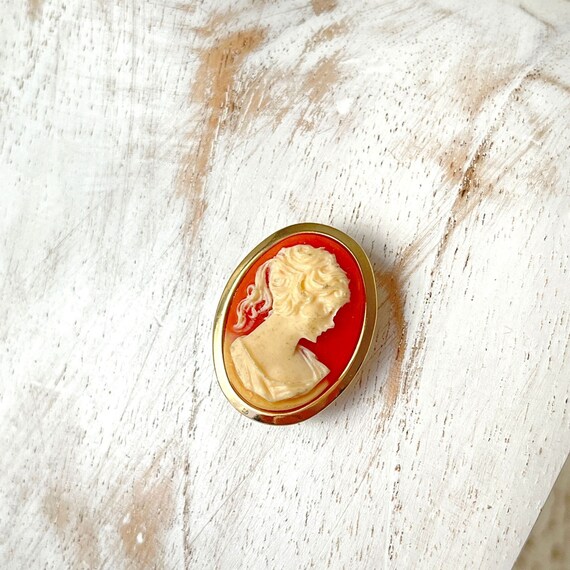 Vintage 1960s Cameo Gold Tone Border