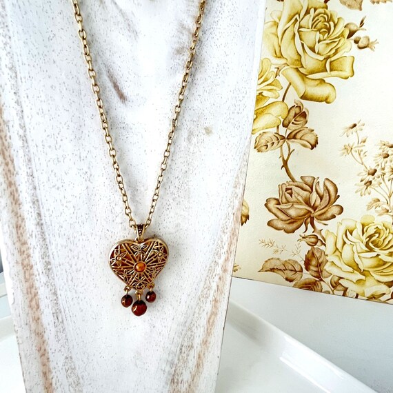 Vintage Ornate Gold Tone 1960s Heart Locket Neckl… - image 7