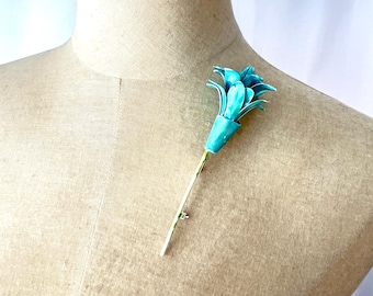 Broche vintage de esmalte turquesa aguamarina, estilo Pop Mod de los años 60, con tallo y diseño Flower Power.