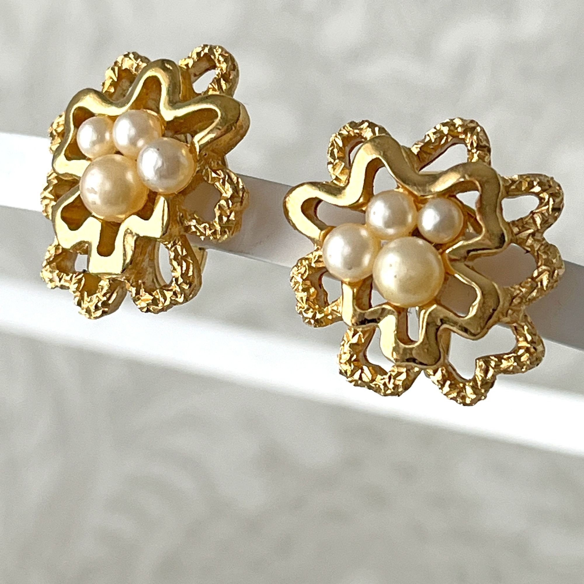Vintage Crown Trifari Abrstract Floral 1960s Earrings Clip