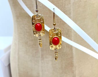 Vintage Etruscan Revival Tribal Shield Hammered Gold Tone Dangle Earrings