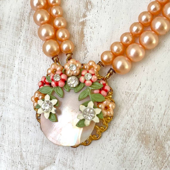 Pretty Vintage Ultra Romantic Pink Pearl and Moth… - image 3