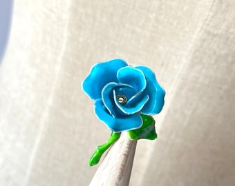 Broche pequeño vintage de rosa retro en esmalte azul - Estilo Flower Power de los años 60