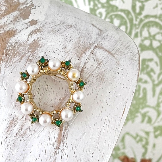 Pretty Vintage Emerald Green Rhinestone Faux Pear… - image 4