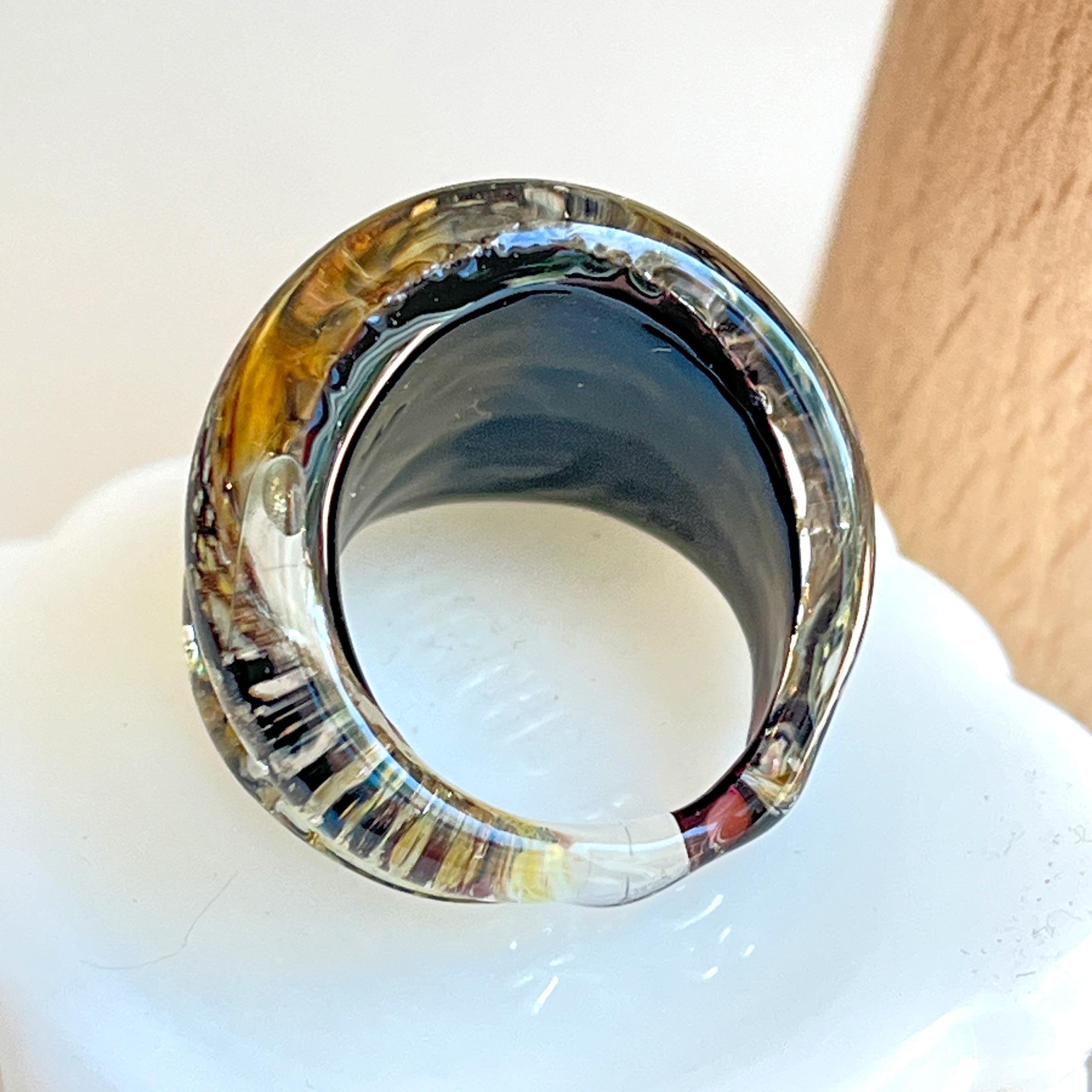 Ancienne Bague En Verre Soufflé - Taille 60.5 - Occasion En Très Bon état - Style Doré Ruban