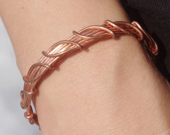 Wire wrapped pure copper cuff bracelet. Leaf Wrist bangle wrapped jewelry, recycled healthy jewlery, Gift for woman, girlfriend, anniversary