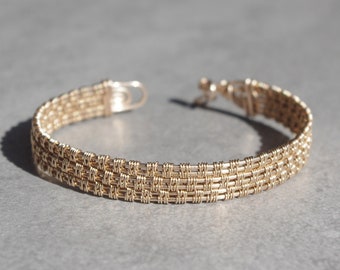 Dainty bronze, brass, pure copper wire bracelet. Wire wrapped bracelet. Checker board square pattern. Minimal, bohemian style
