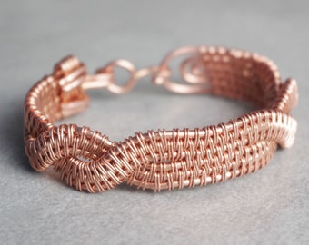 Copper wire wrapped bracelet. Fantasy wide twisted infinity pattern.