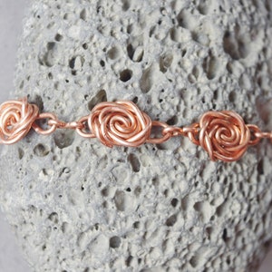 Bransoletka z czystego miedzianego drutu. Unikalna bransoletka Magic Rose. Prezent dla kobiet, matki, siostry, narzeczonej na rocznicę, aby powiedzieć „przepraszam”