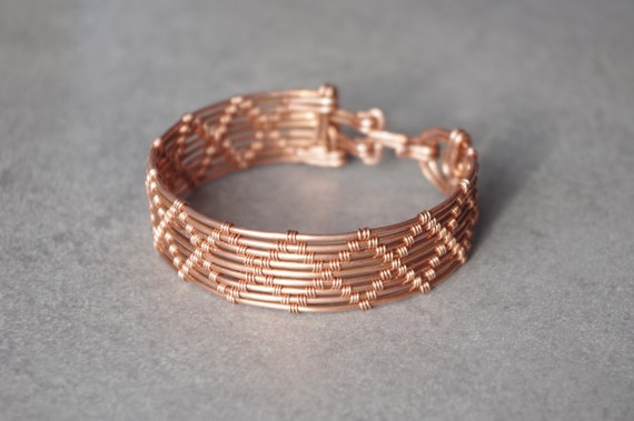 Simple Snake weave border on this bracelet. This is an easy way to beef up  a bracelet, put this b… | Wire jewelry designs, Handmade wire jewelry, Wire  work jewelry