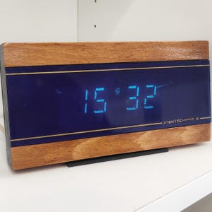 Odnowiony zabytkowy radziecki budzik VFD Elektronika 6 (Электроника 6). Działający cyfrowy stół rzadki radziecki elektroniczny zegar cccp