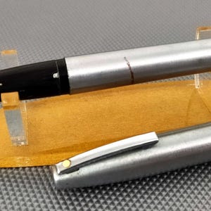 Penonderdeel voor reparatie | Sheaffer 444 vulpen geborsteld chroom houder en dop in nette gebruikte staat | enkele gebruikssporen
