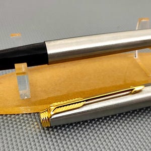 Penonderdeel voor reparatie | parker 75 flighter vulpen, geborstelde houder en dop in schone, gebruikte staat | zeer weinig gebruikssporen