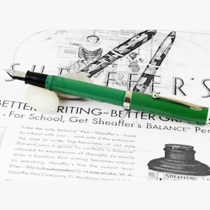 Vintage sheaffer no nonsense fountain pen opaque green barrel - USA Medium or fine point nib