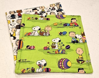 Peanuts Charlie Brown and Snoopy with reversible peanuts characters Easter potholders, set of 2
