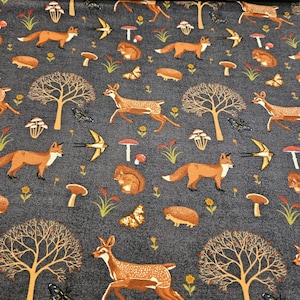 La tela FRANELA Woodland Animals tiene un precio cortado a medida y es material 100% algodón.