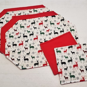 Christmas Reindeer Placemat and potholder set of 4 and 2
