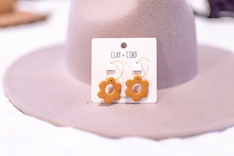 RETRO DAISY HOOPS in Mustard