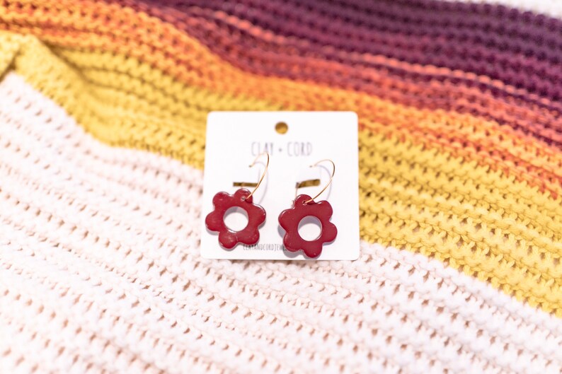 RETRO DAISY HOOPS in Cranberry