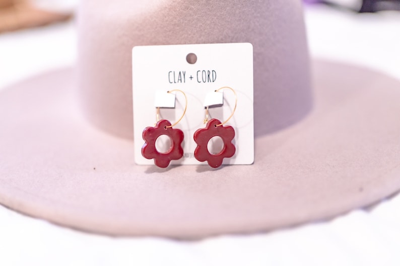 RETRO DAISY HOOPS in Cranberry