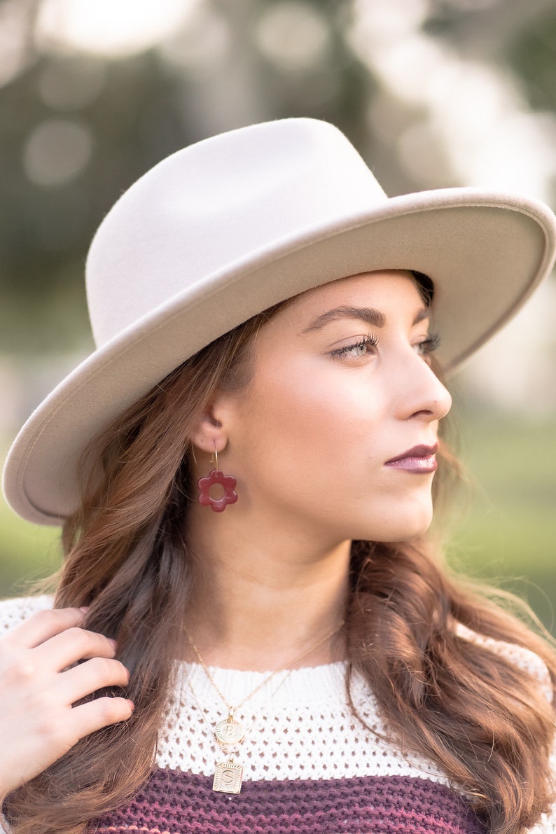 RETRO DAISY HOOPS in Cranberry