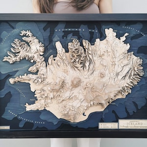 Carte en bois de l'Islande, art mural topographique 3D encadré