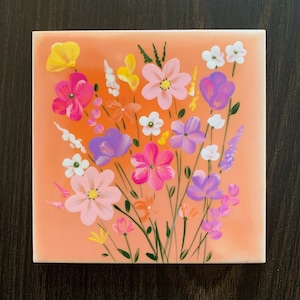 Azulejo de cerâmica pintado à mão com flores silvestres pastel/ornamento/arte de parede/decoração de casa
