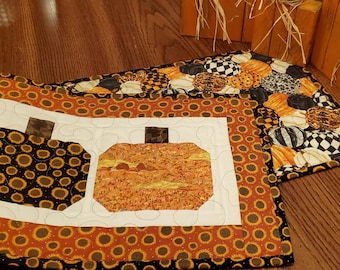Patchwork Pumpkin Sunflower Quilted Table Runner: Reversible Fall Thanksgiving Decor Harlequin