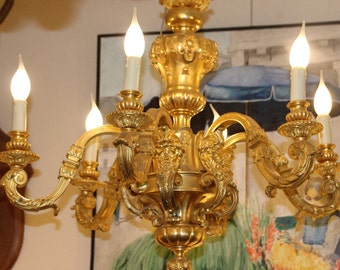 Antigua lámpara de araña de oro francesa iluminación de bronce dorado Ormolu Luz de techo Decoración de la cara de Satyr Decoración del hogar de lujo Estilo Luis XIV Versalles