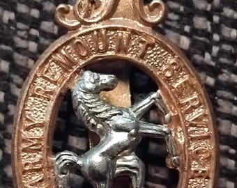 Cuerpo de servicio del ejército británico de la Primera Guerra Mundial (1914-1918), servicio de reubicación del ejército. Corona del rey. Insignia de gorra, insignia militar.