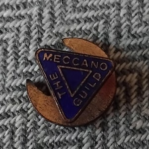 vintage Meccano originele Meccano Guild-reversbadge uit 1960.